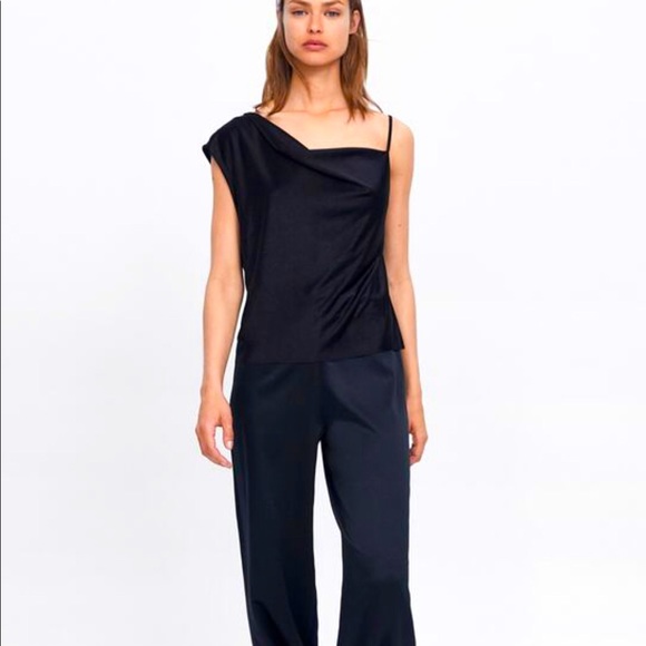 Asymmetrical top - Picture 2 of 2